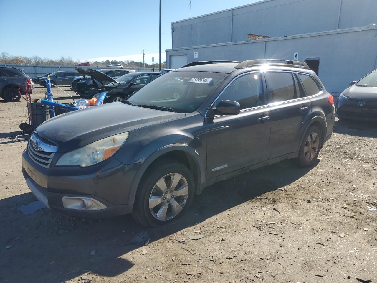 SUBARU OUTBACK 2011