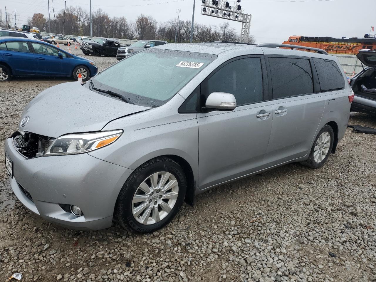 TOYOTA SIENNA 2016