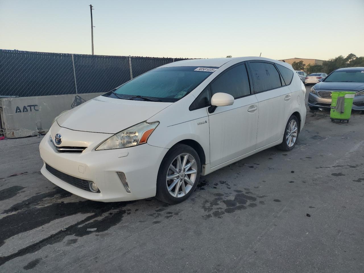 TOYOTA PRIUS V 2012