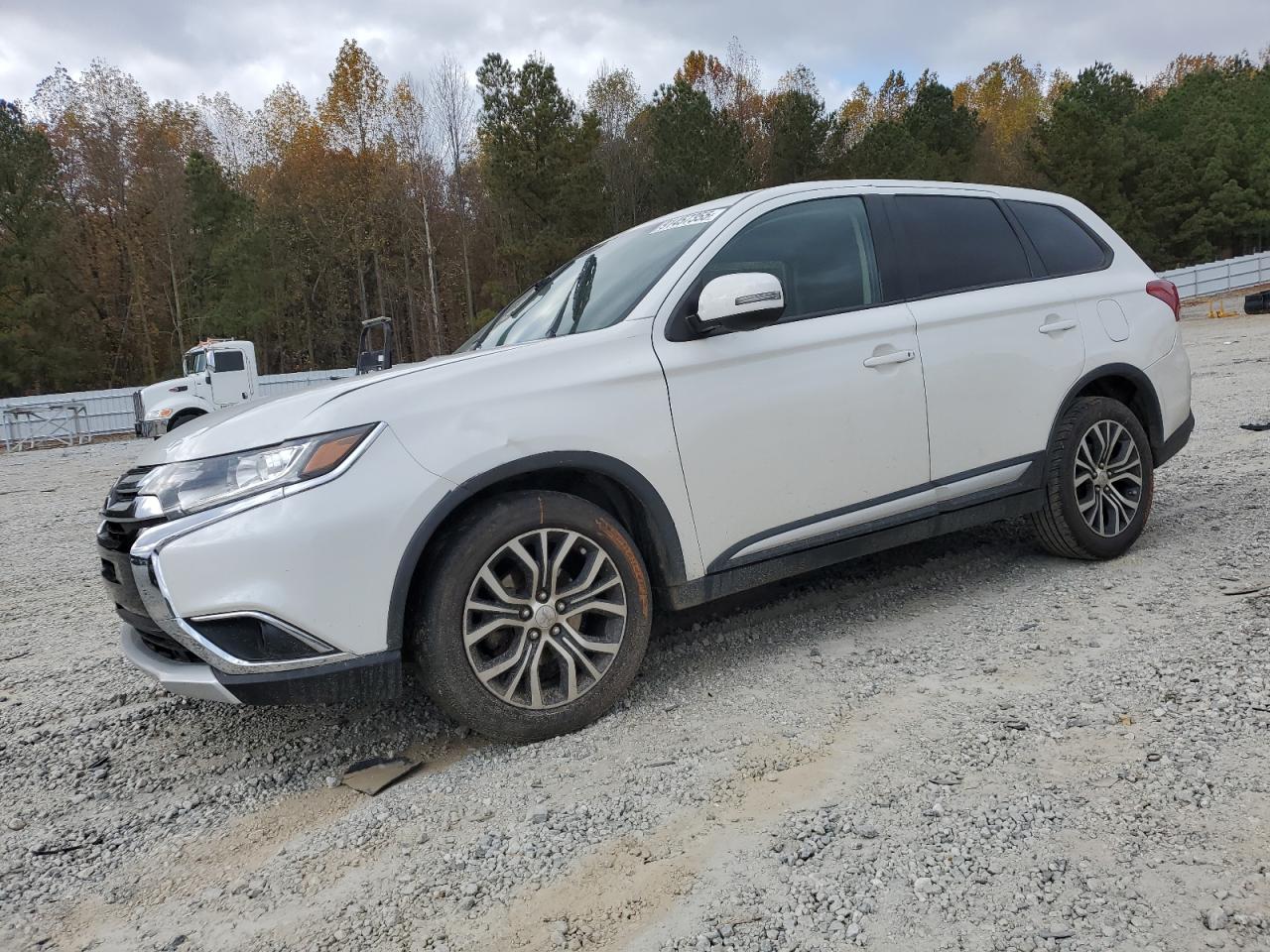 MITSUBISHI OUTLANDER 2017