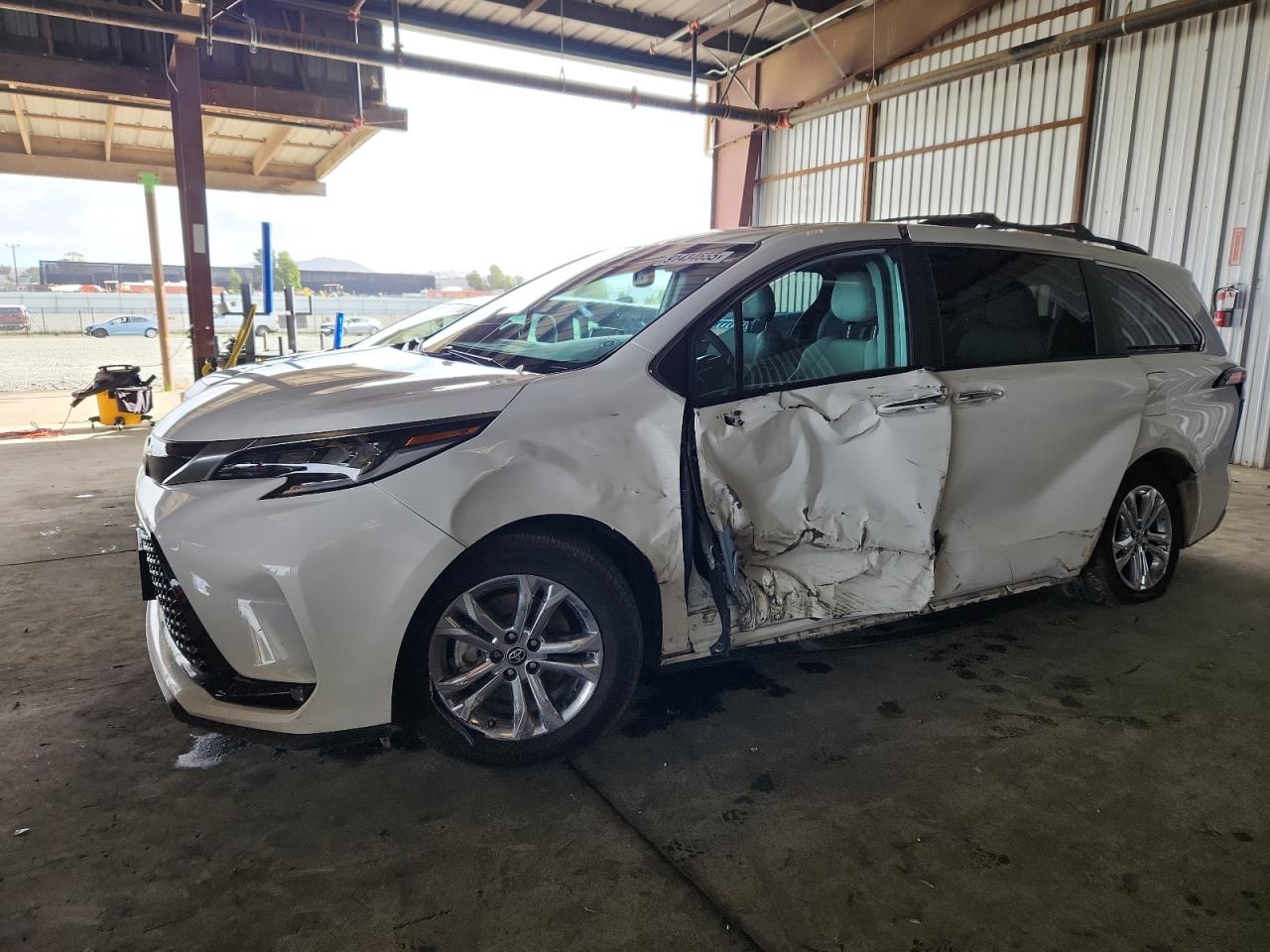 TOYOTA SIENNA XSE 2023