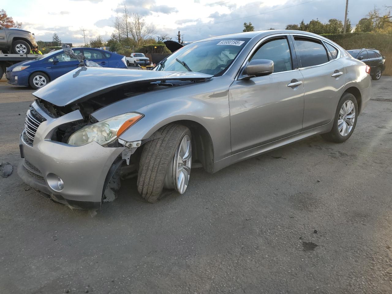 INFINITI M37 2011