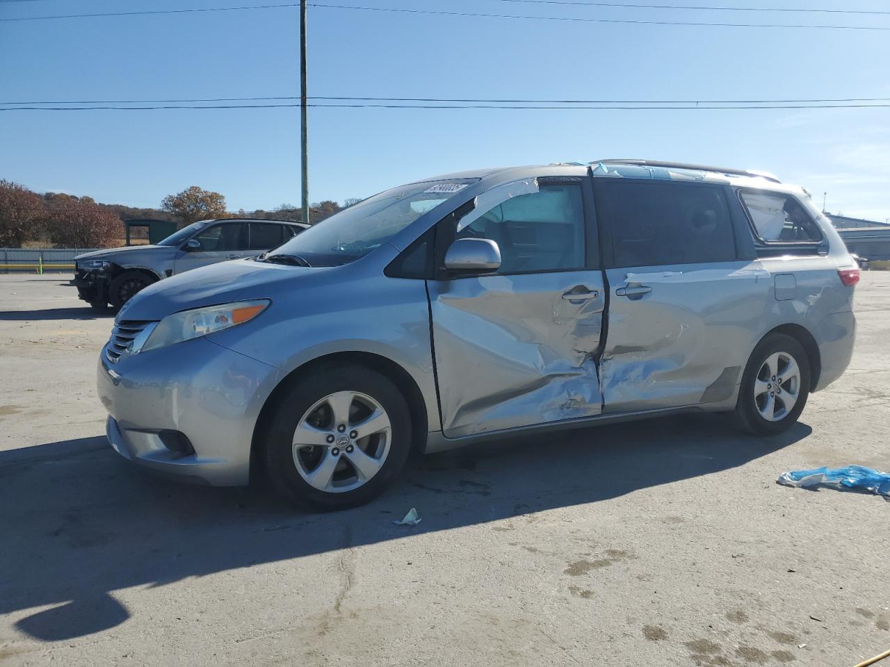 TOYOTA SIENNA LE 2016