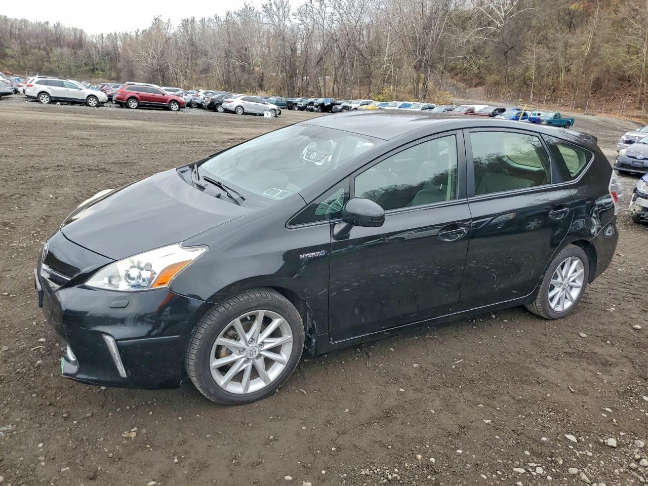 TOYOTA PRIUS V 2012
