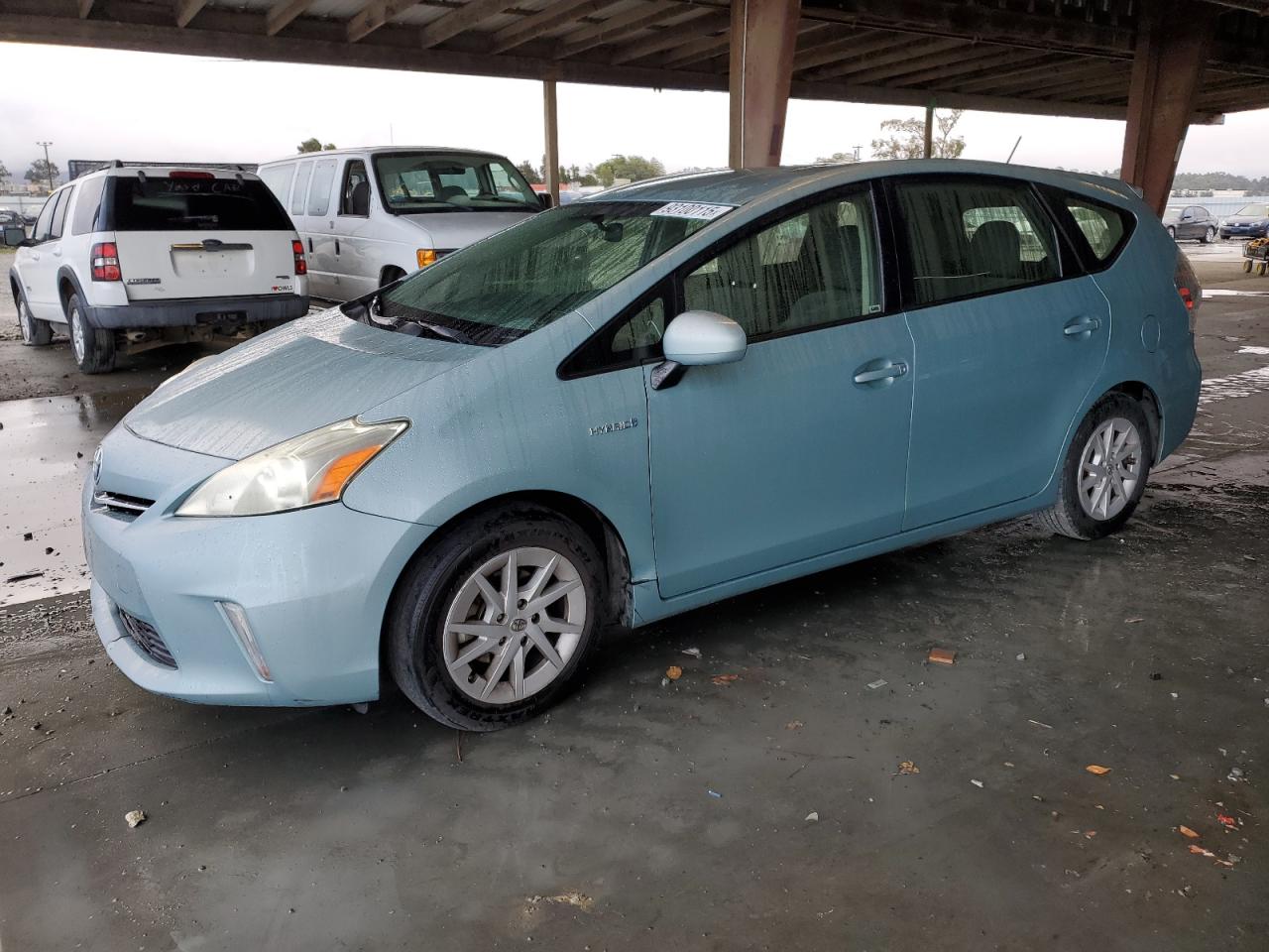 TOYOTA PRIUS V 2013