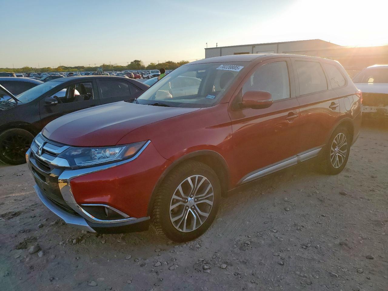 MITSUBISHI OUTLANDER 2016
