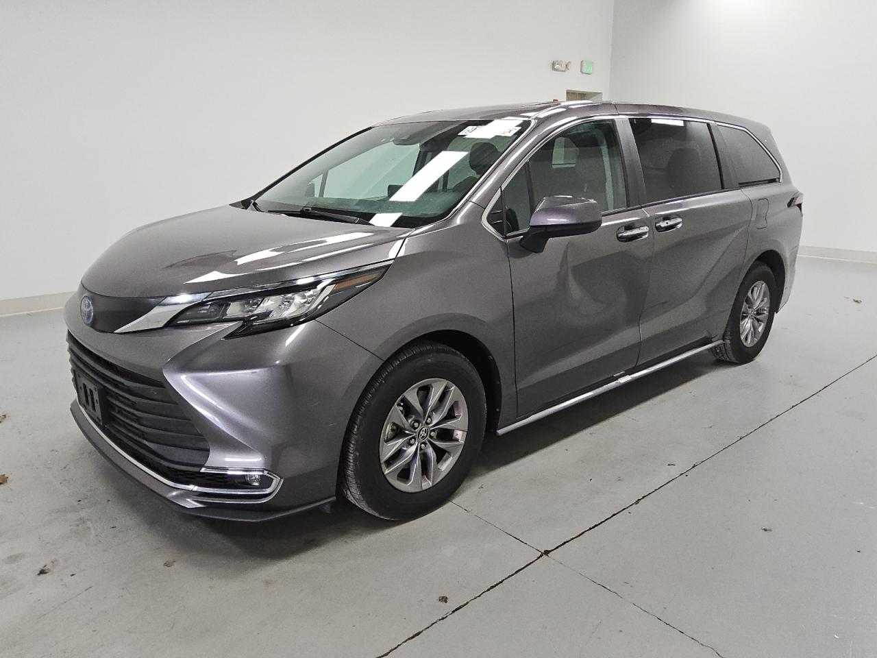 TOYOTA SIENNA XLE 2022