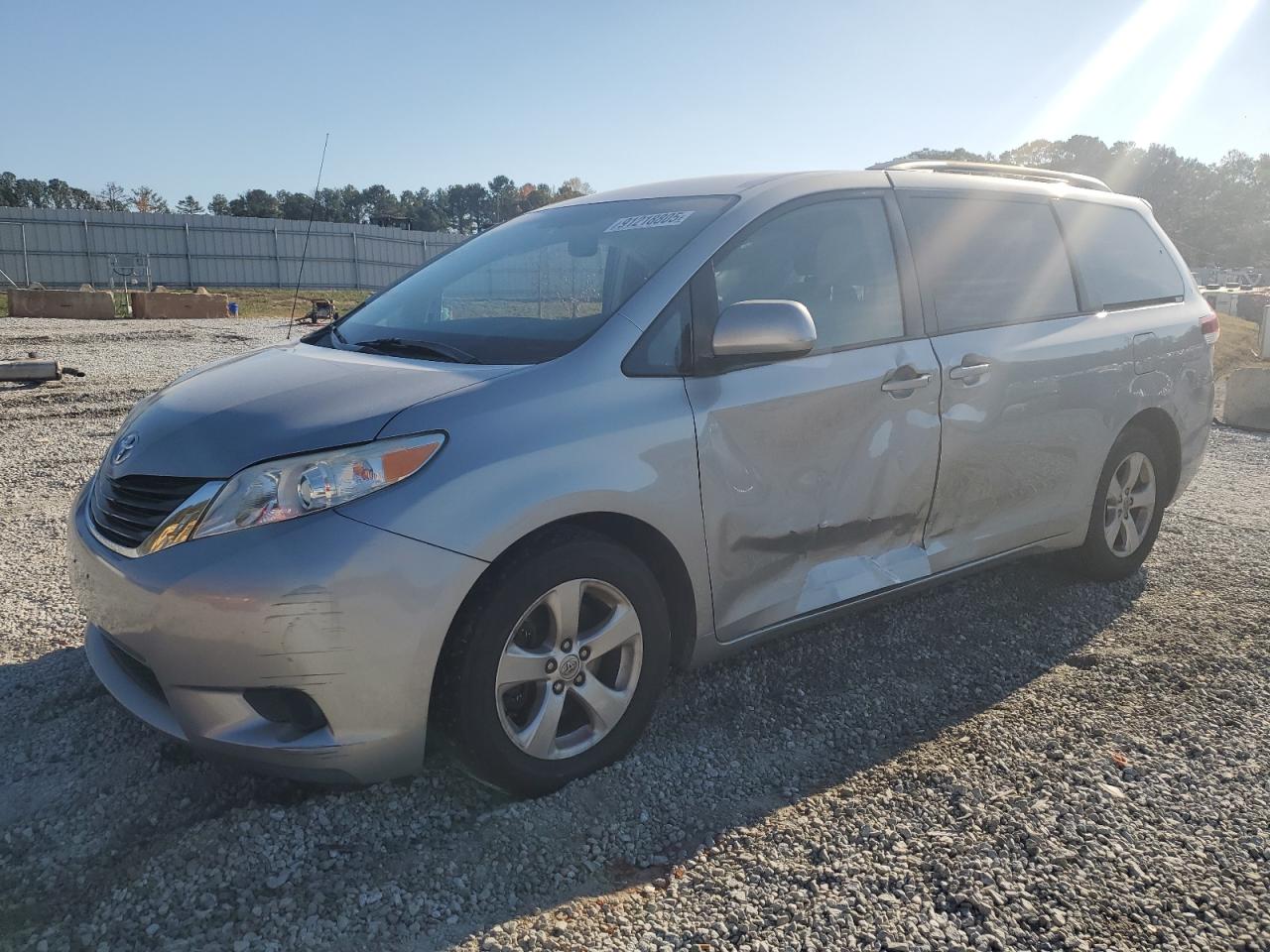 TOYOTA SIENNA LE 2013