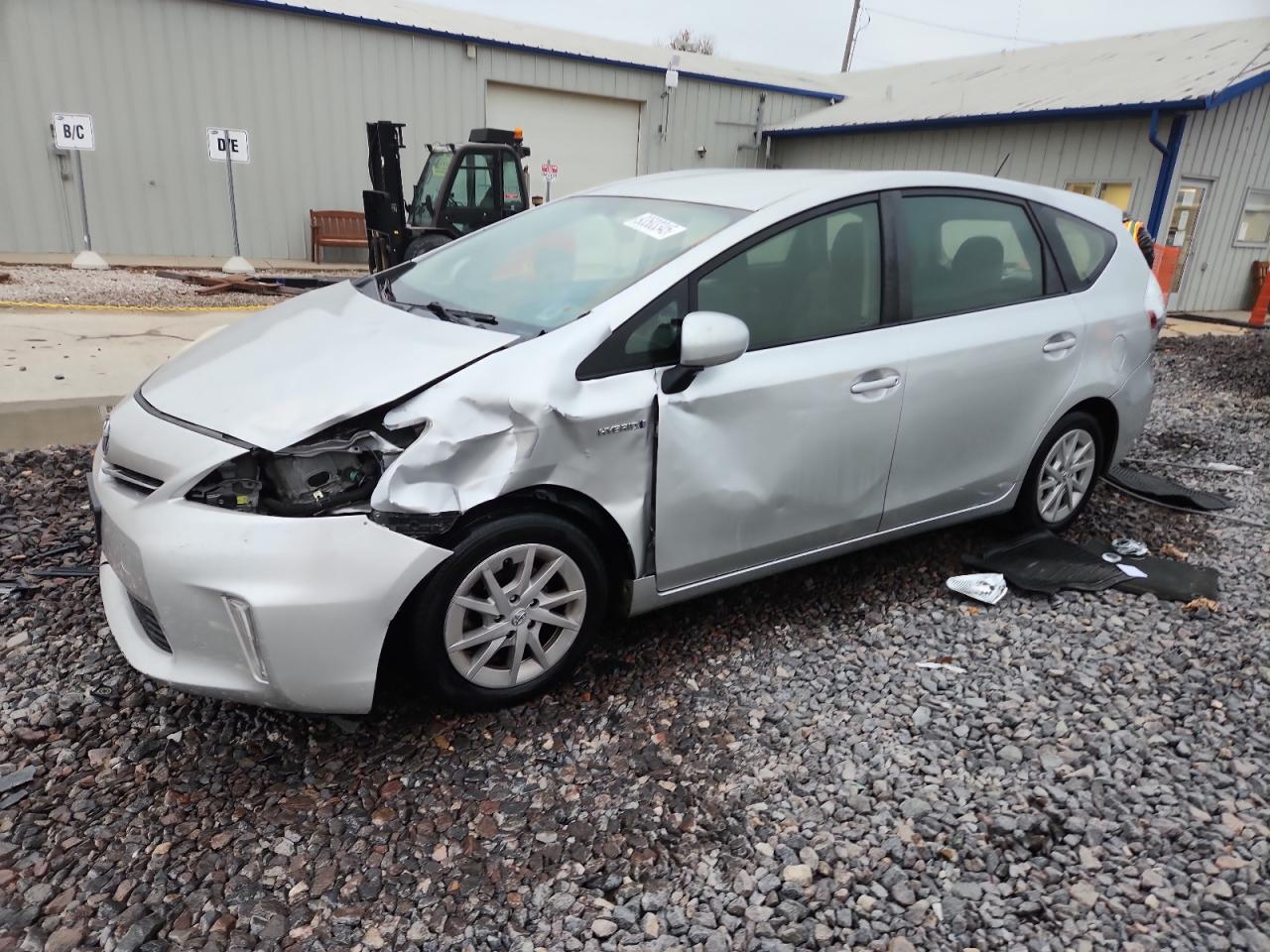 TOYOTA PRIUS V 2012
