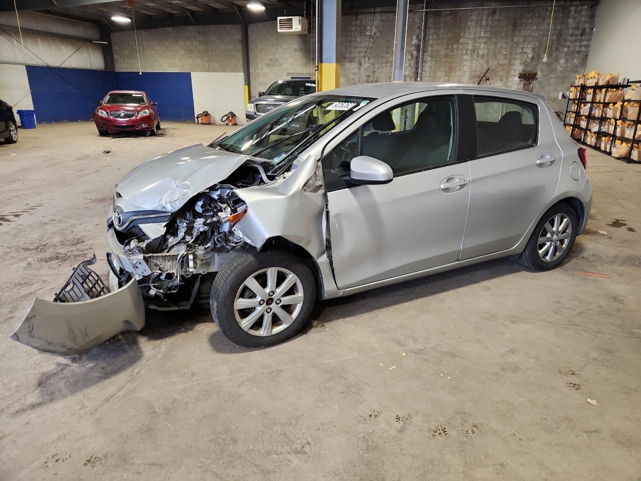 TOYOTA YARIS 2015