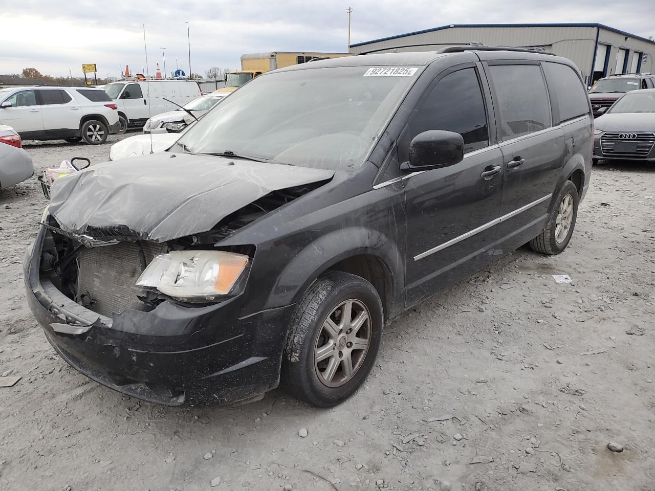 CHRYSLER TOWN & COUNTRY 2010