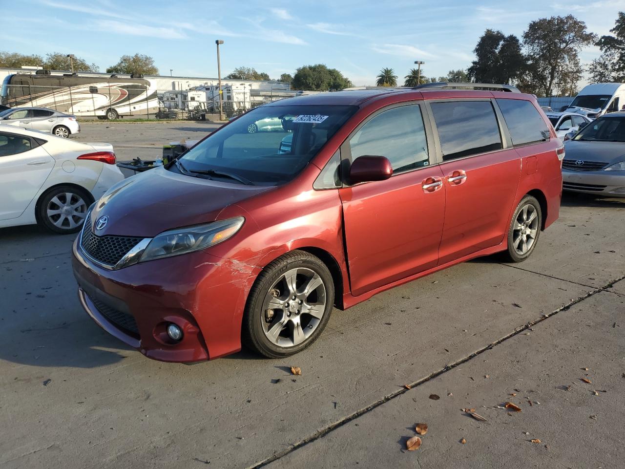 TOYOTA SIENNA SE 2016