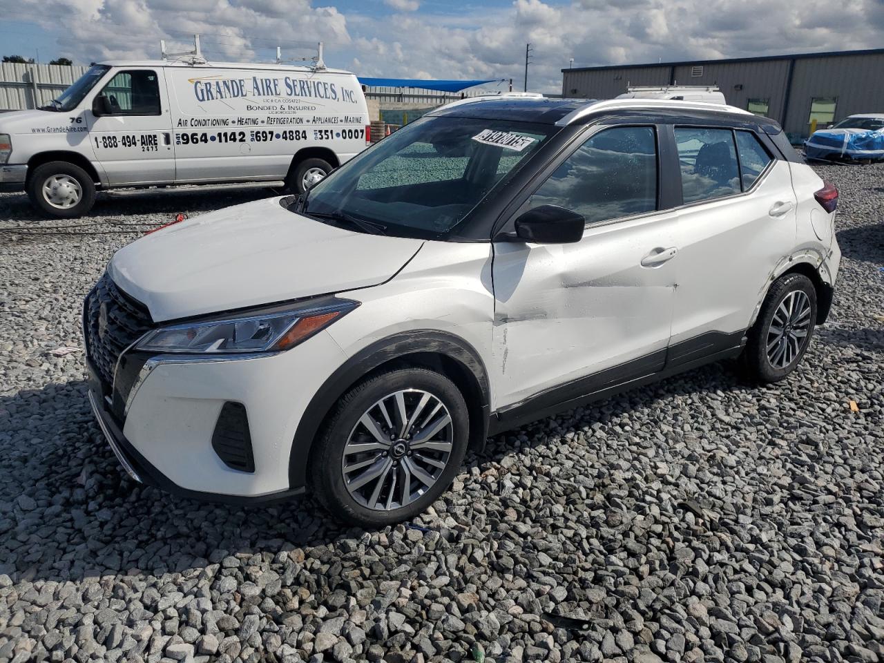 NISSAN KICKS SV 2023
