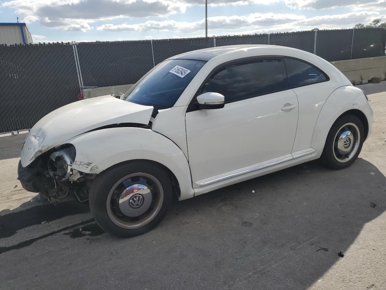 VOLKSWAGEN BEETLE 2013