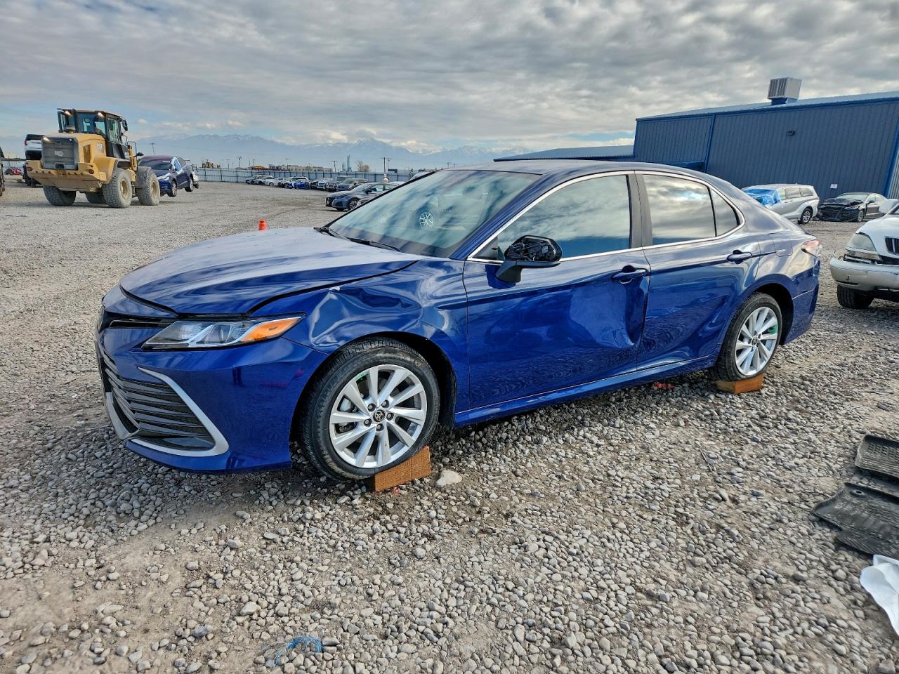 TOYOTA CAMRY LE 2024