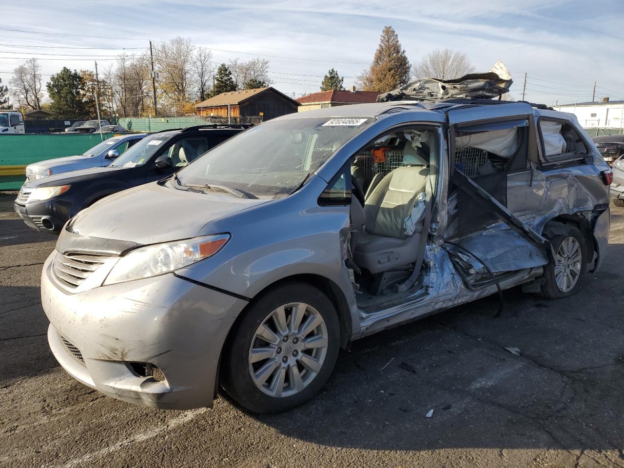 TOYOTA SIENNA XLE 2017