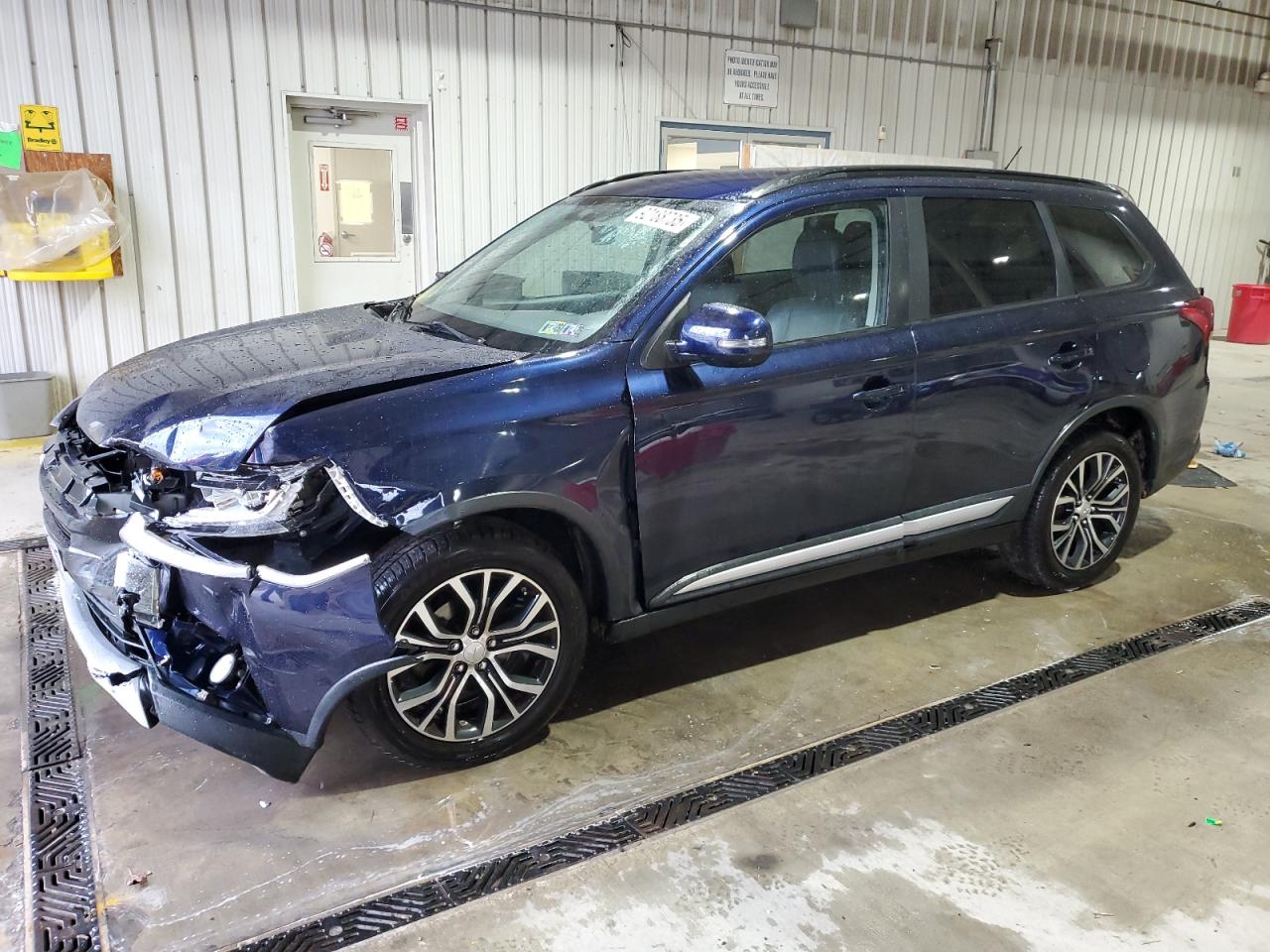 MITSUBISHI OUTLANDER 2016