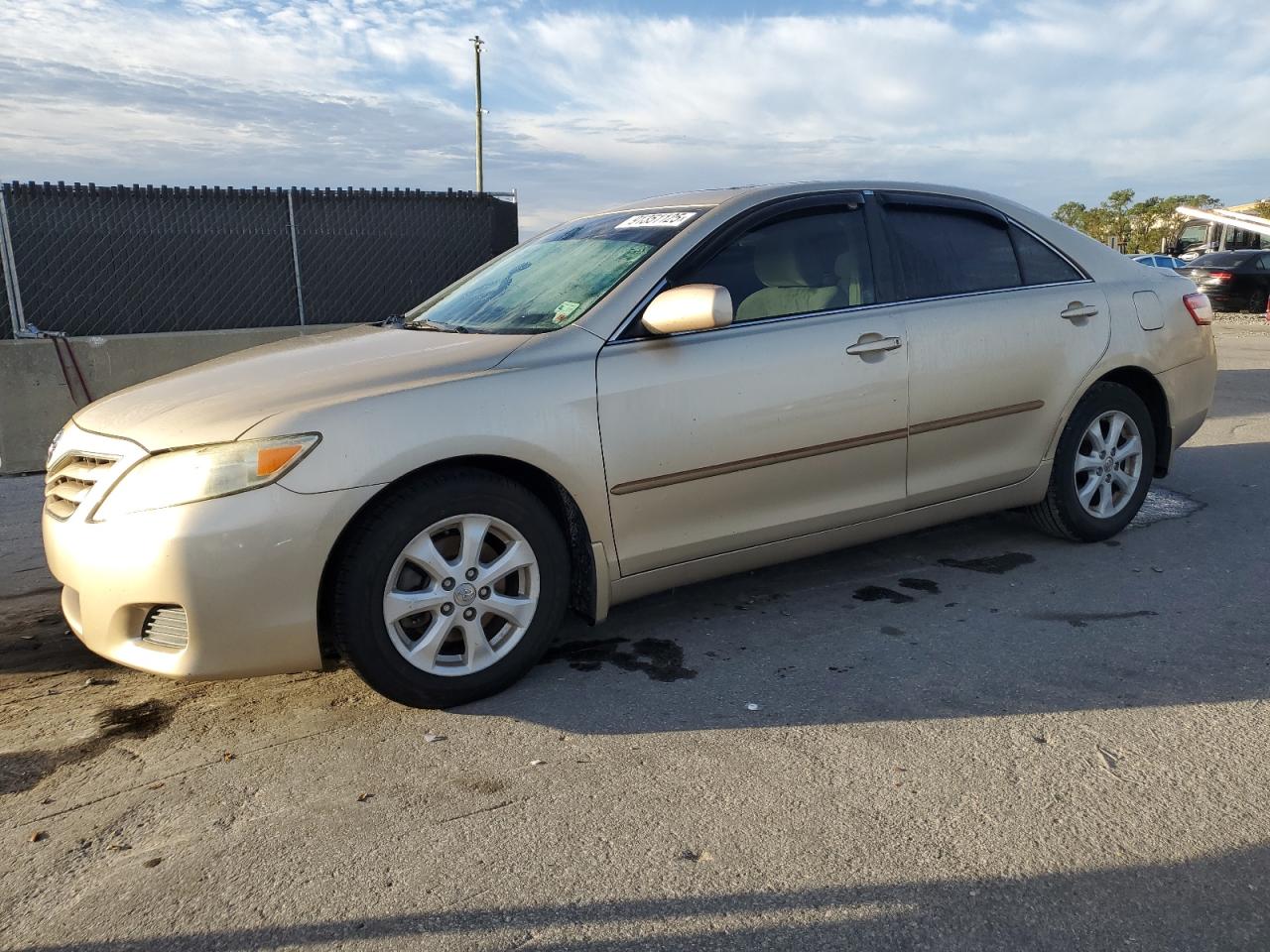 TOYOTA CAMRY BASE 2010