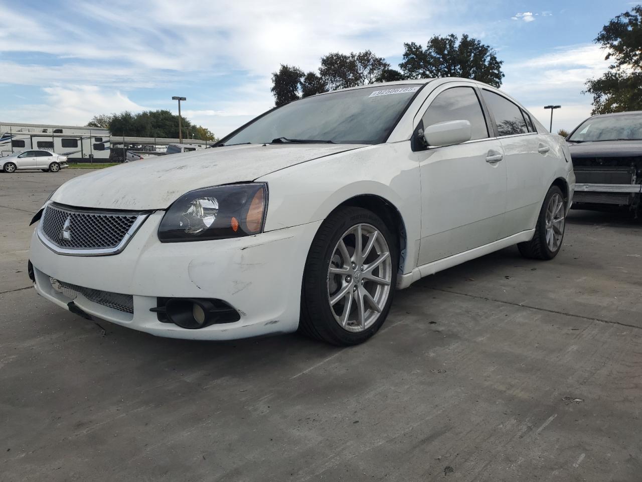 MITSUBISHI GALANT ES 2012