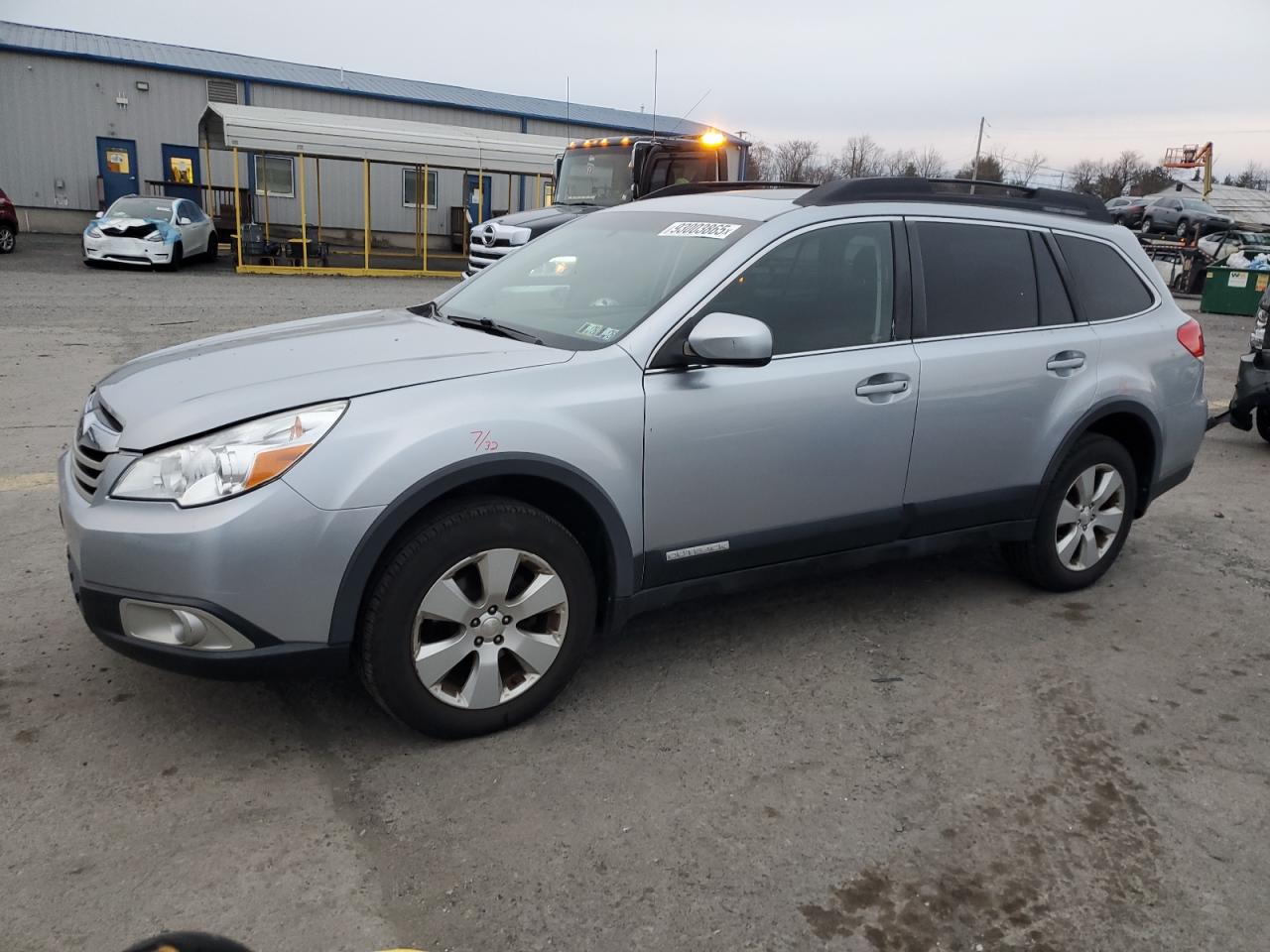 SUBARU OUTBACK 2. 2012