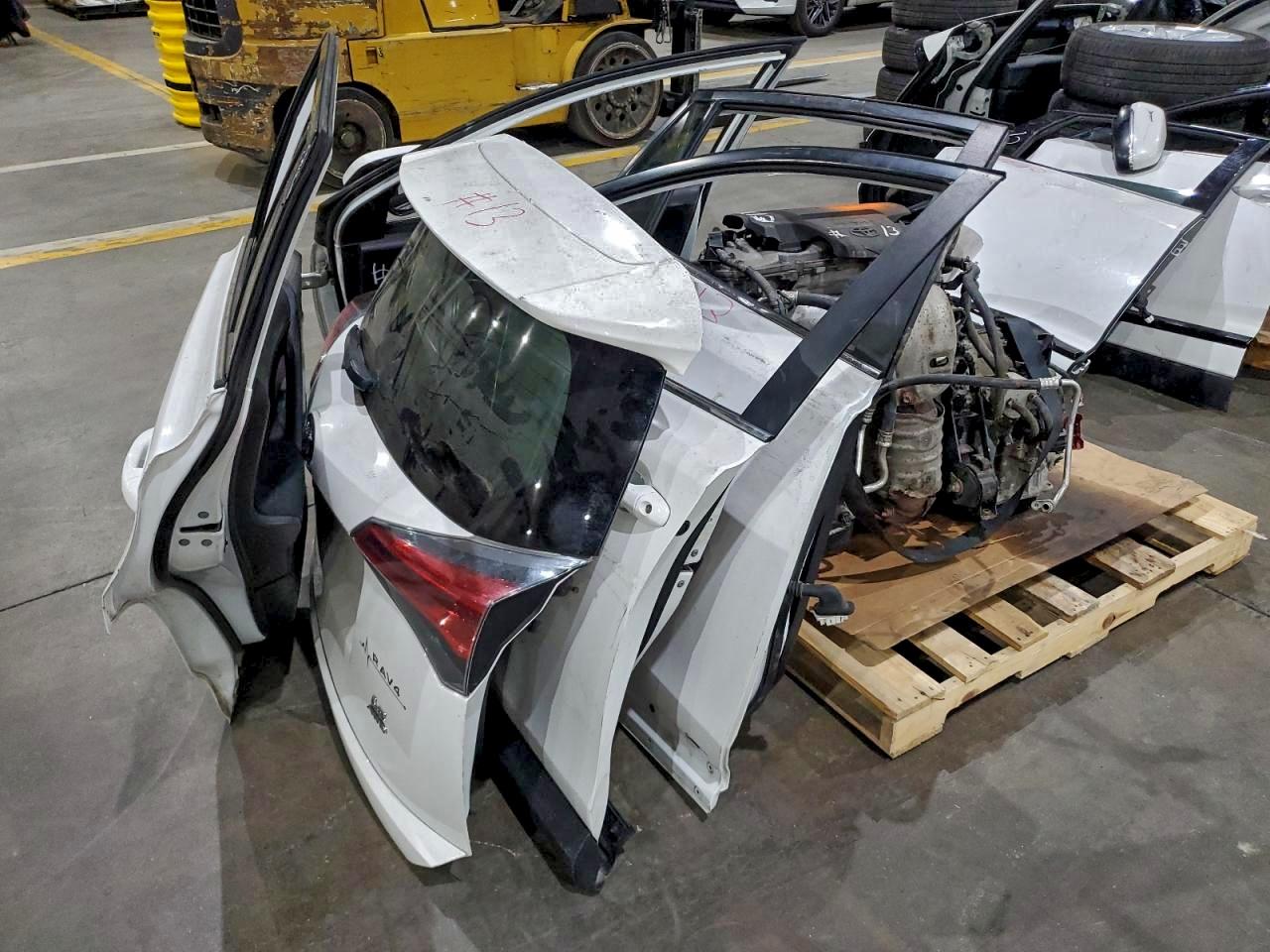 TOYOTA RAV4 LE 2017