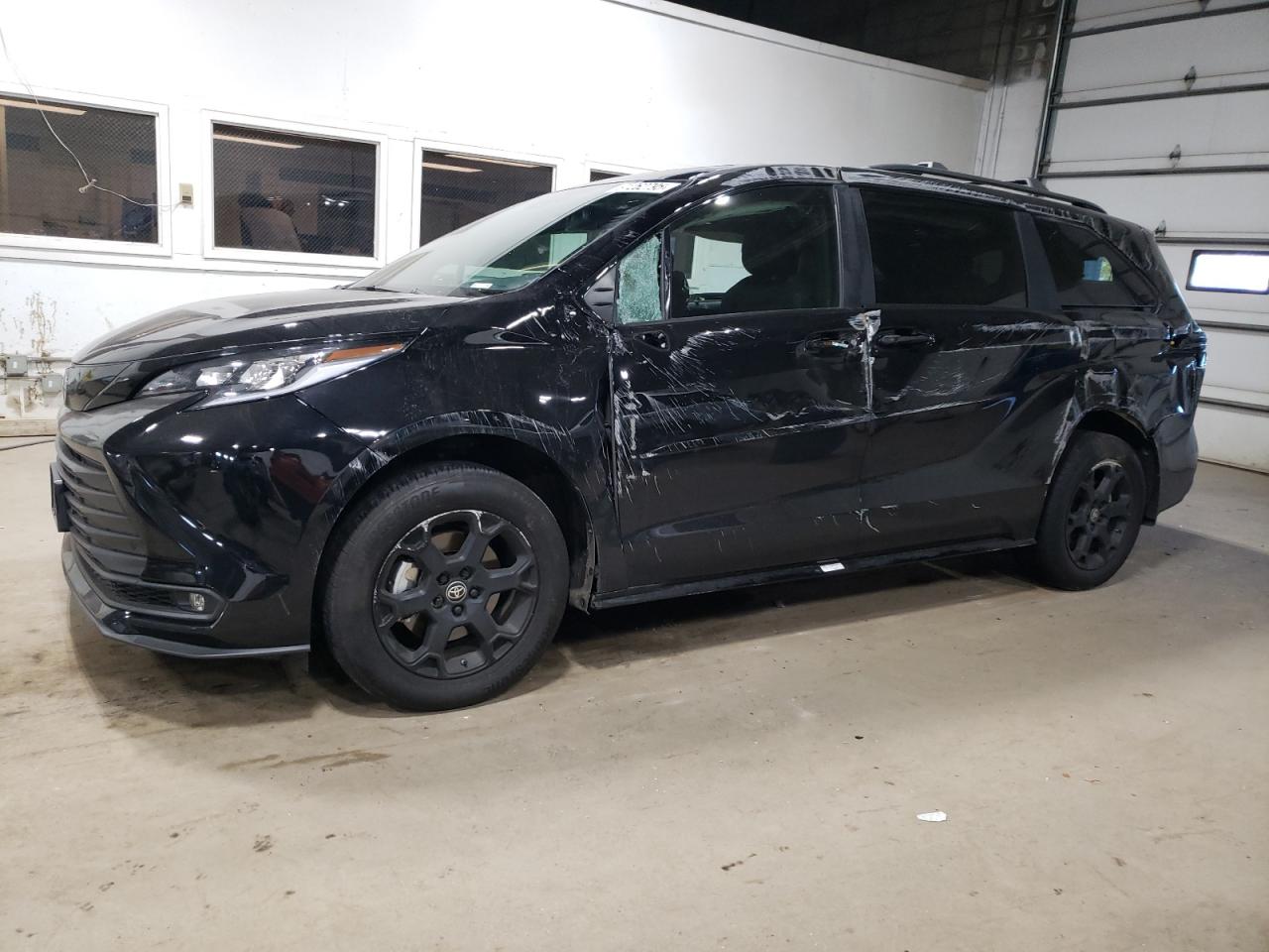 TOYOTA SIENNA XSE 2025