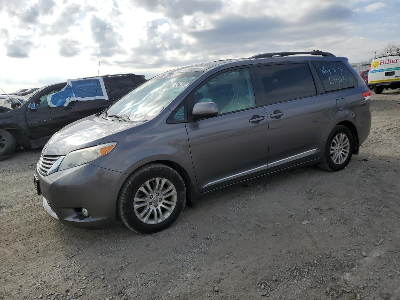 TOYOTA SIENNA XLE 2011