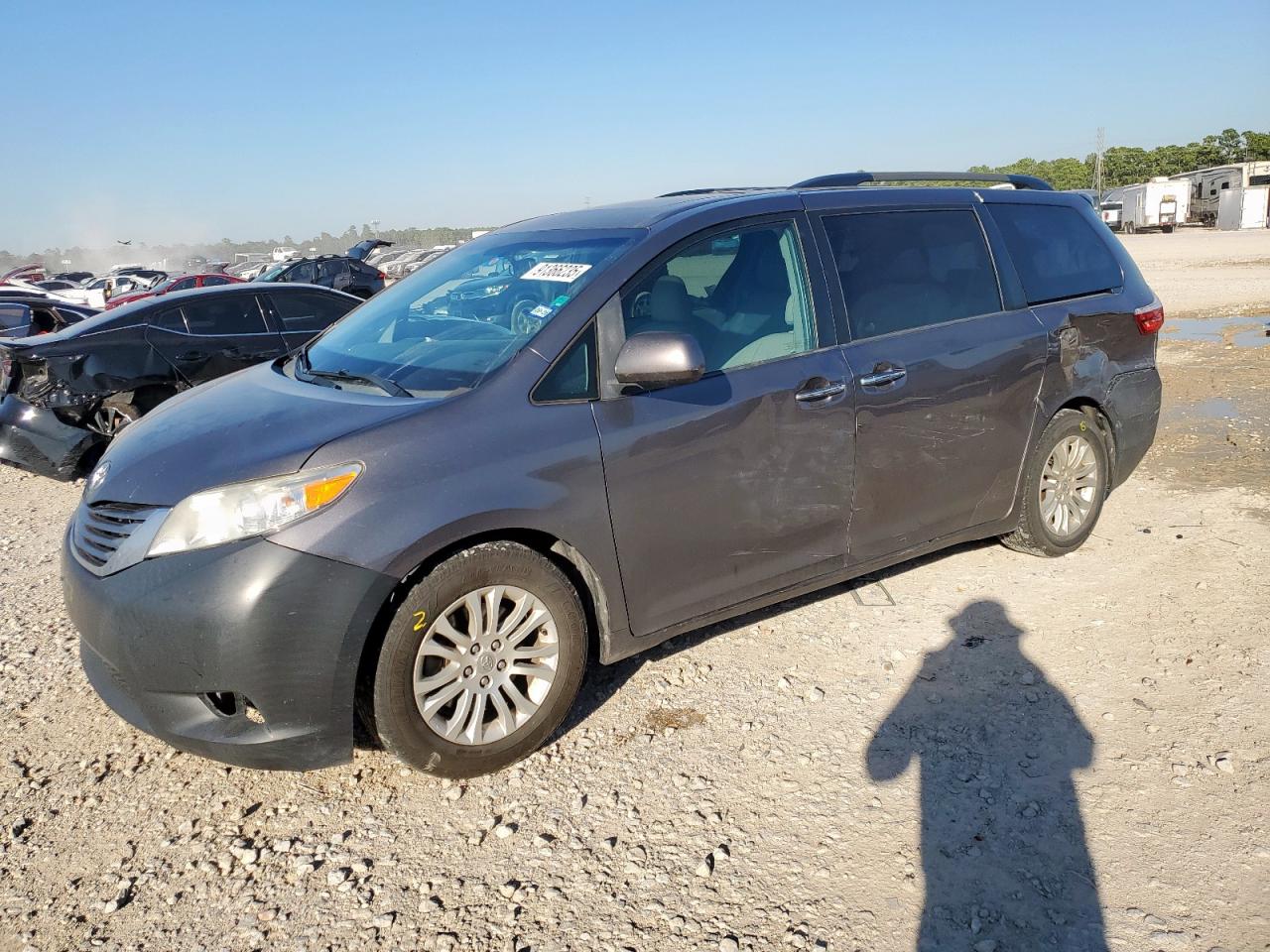 TOYOTA SIENNA XLE 2015