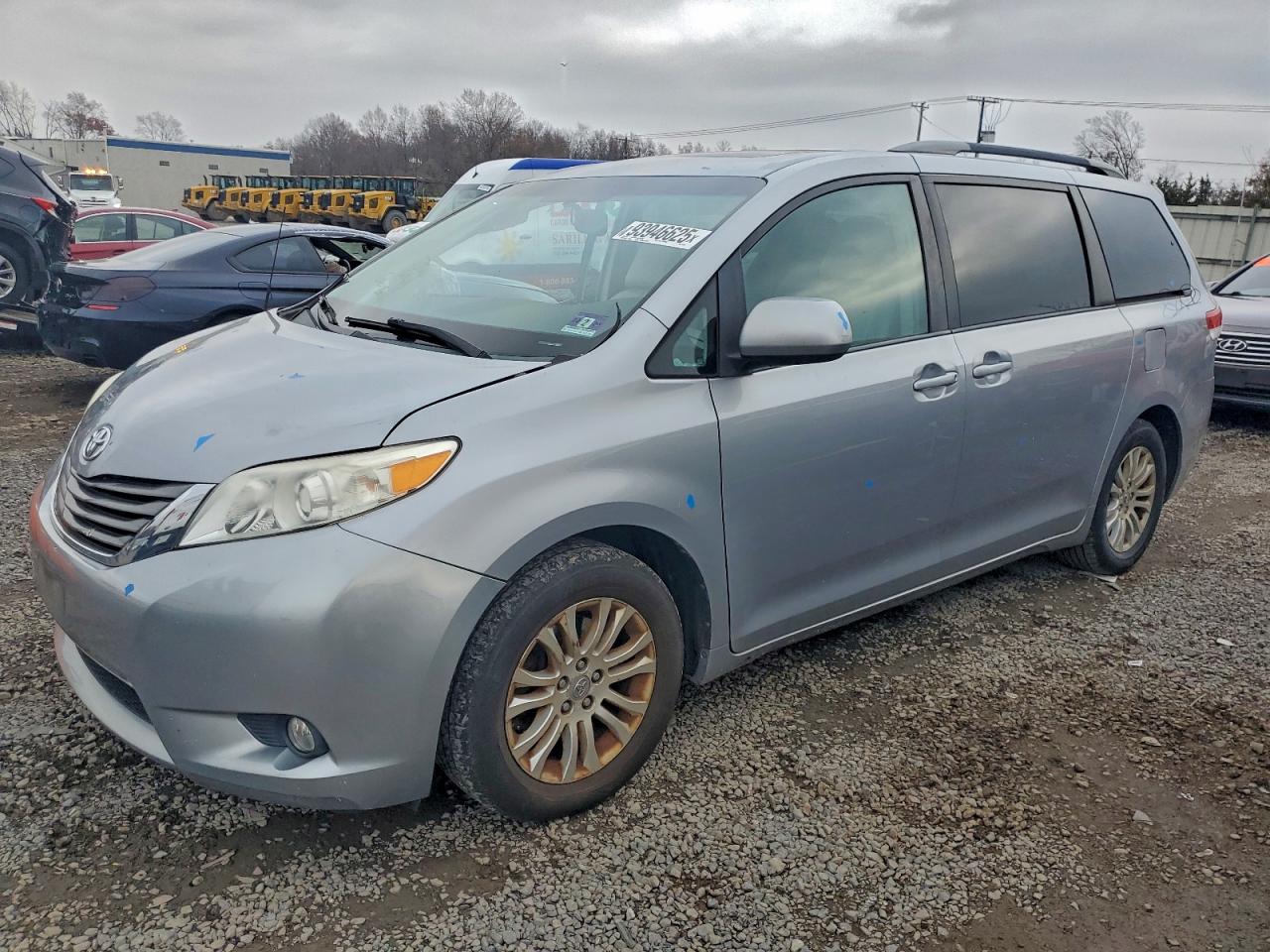 TOYOTA SIENNA XLE 2012