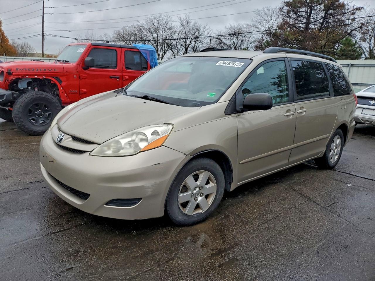 TOYOTA SIENNA CE 2010