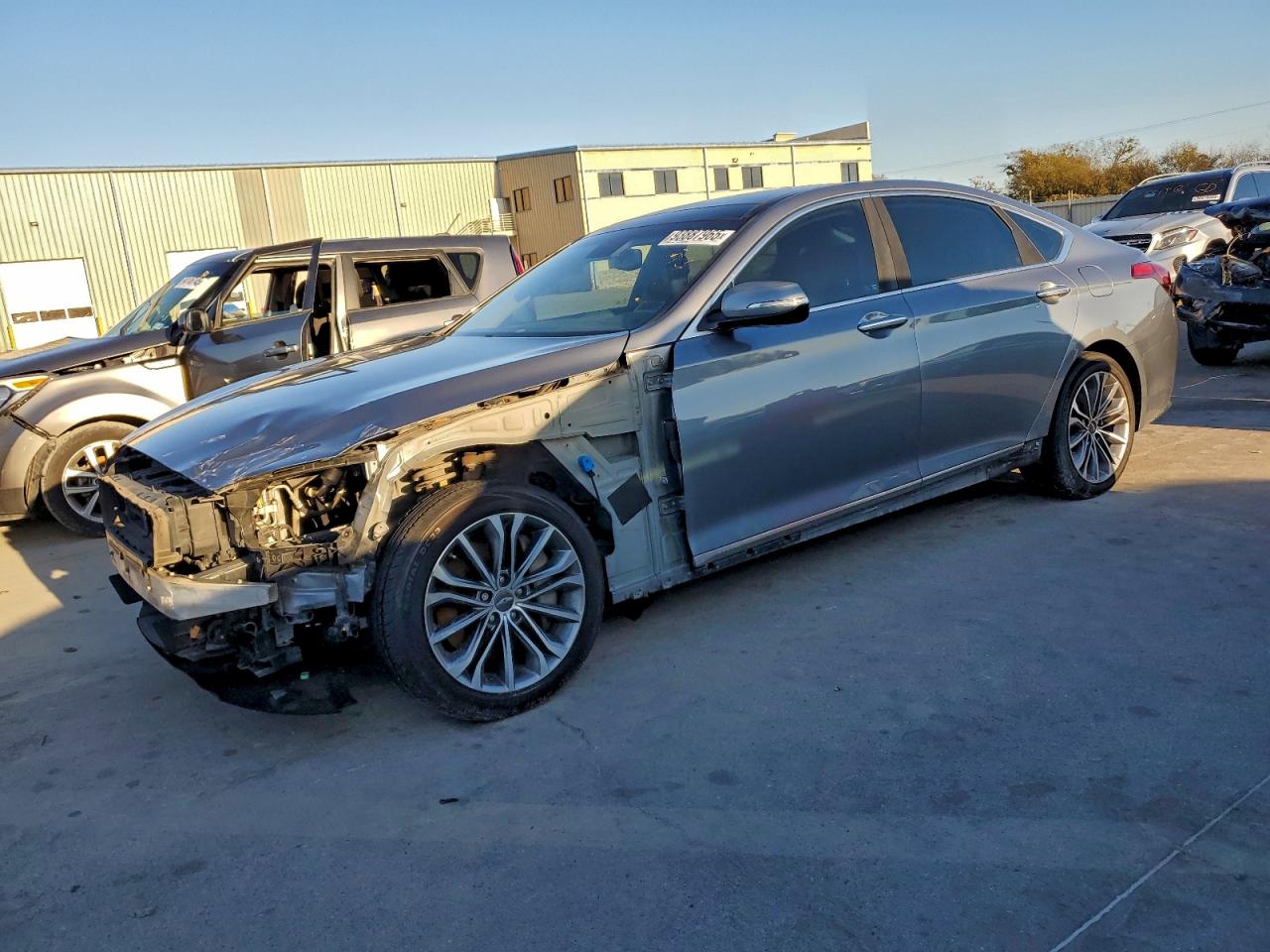 HYUNDAI GENESIS 3. 2015