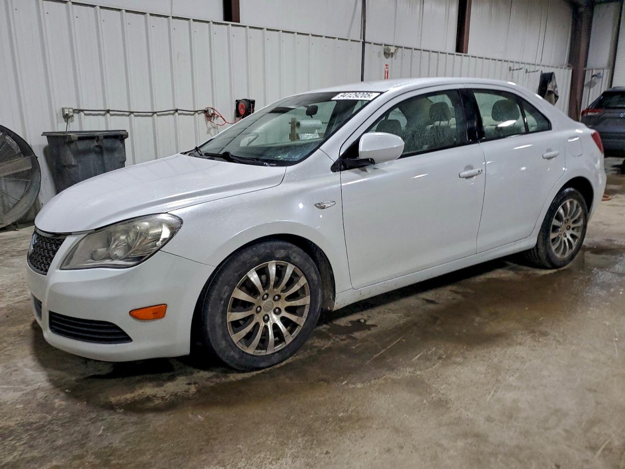 SUZUKI KIZASHI SE 2013