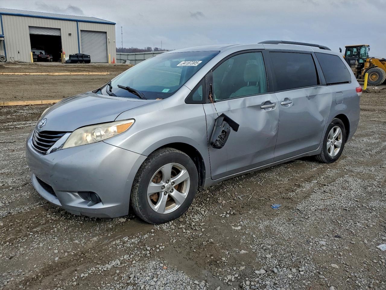 TOYOTA SIENNA LE 2013