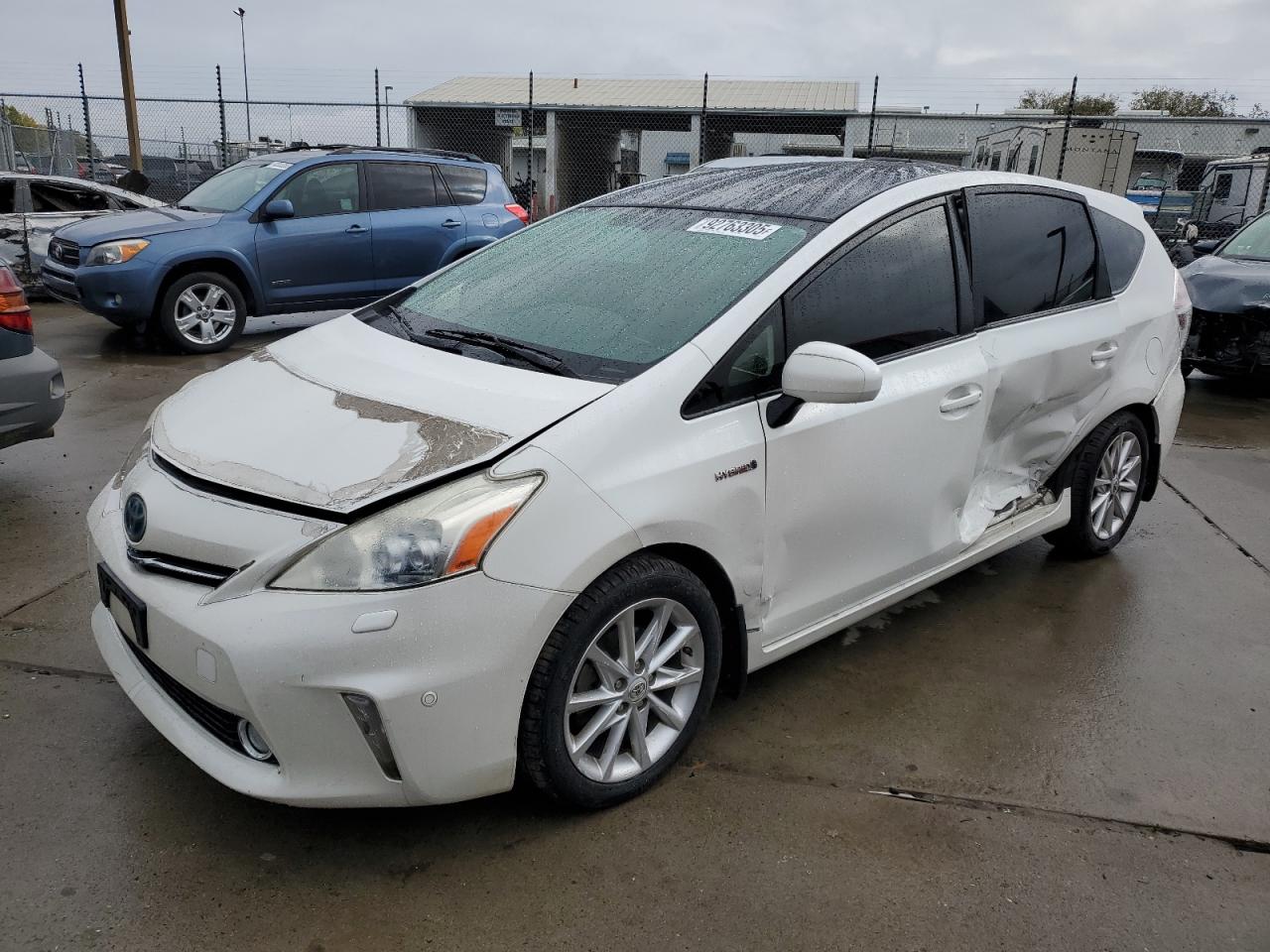 TOYOTA PRIUS V 2013