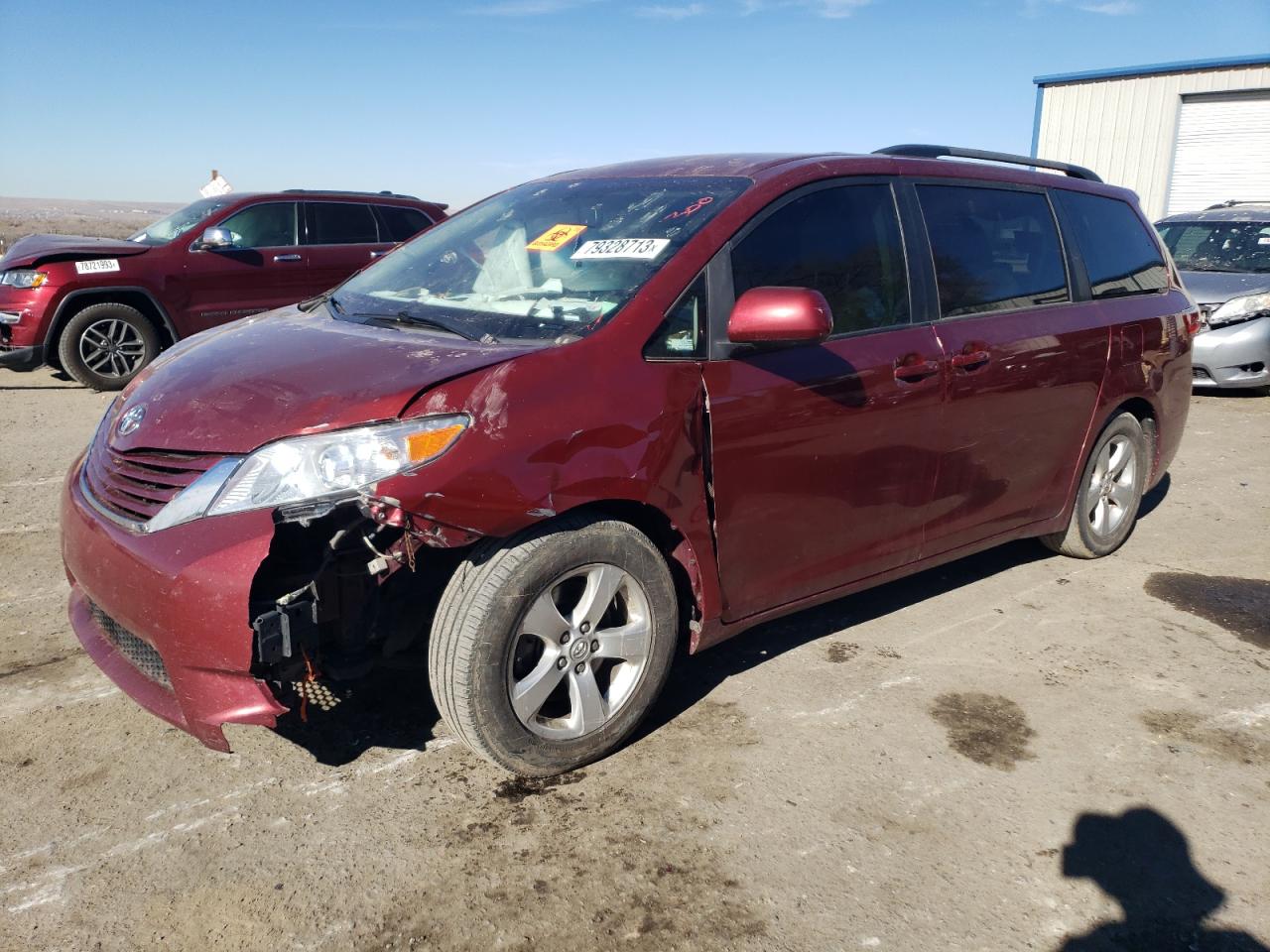TOYOTA SIENNA LE 2017