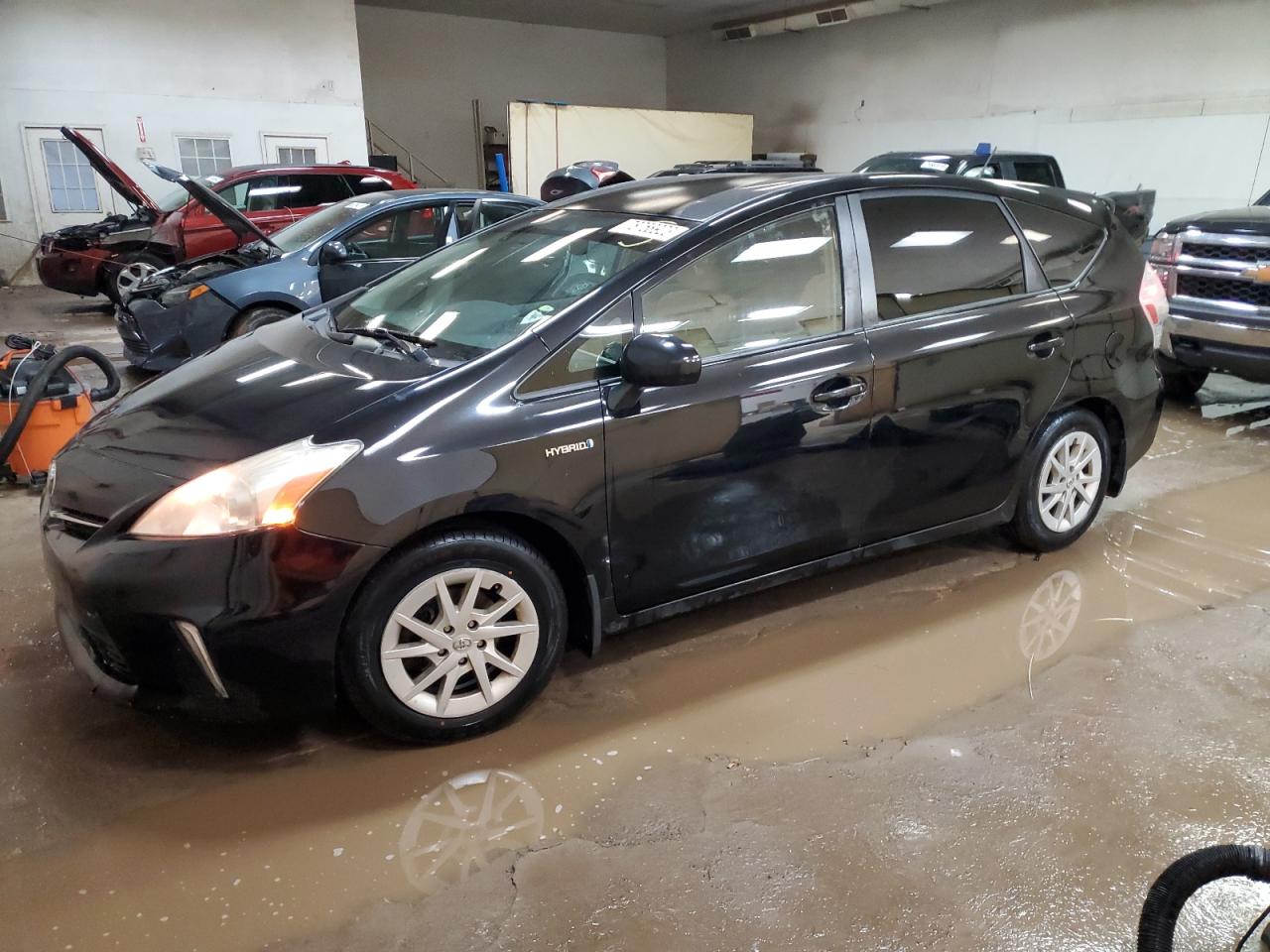 TOYOTA PRIUS V 2012