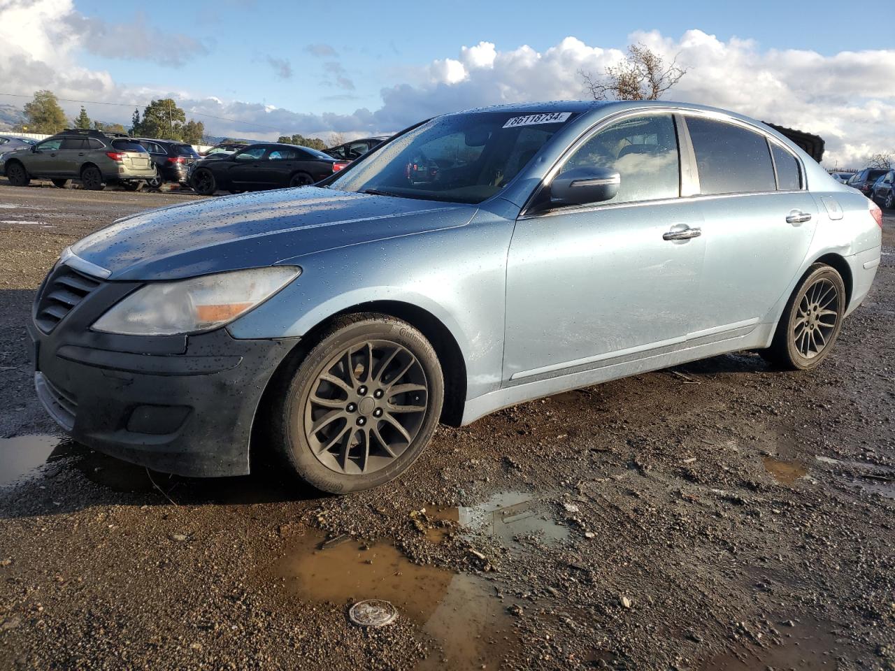 HYUNDAI GENESIS 3. 2011
