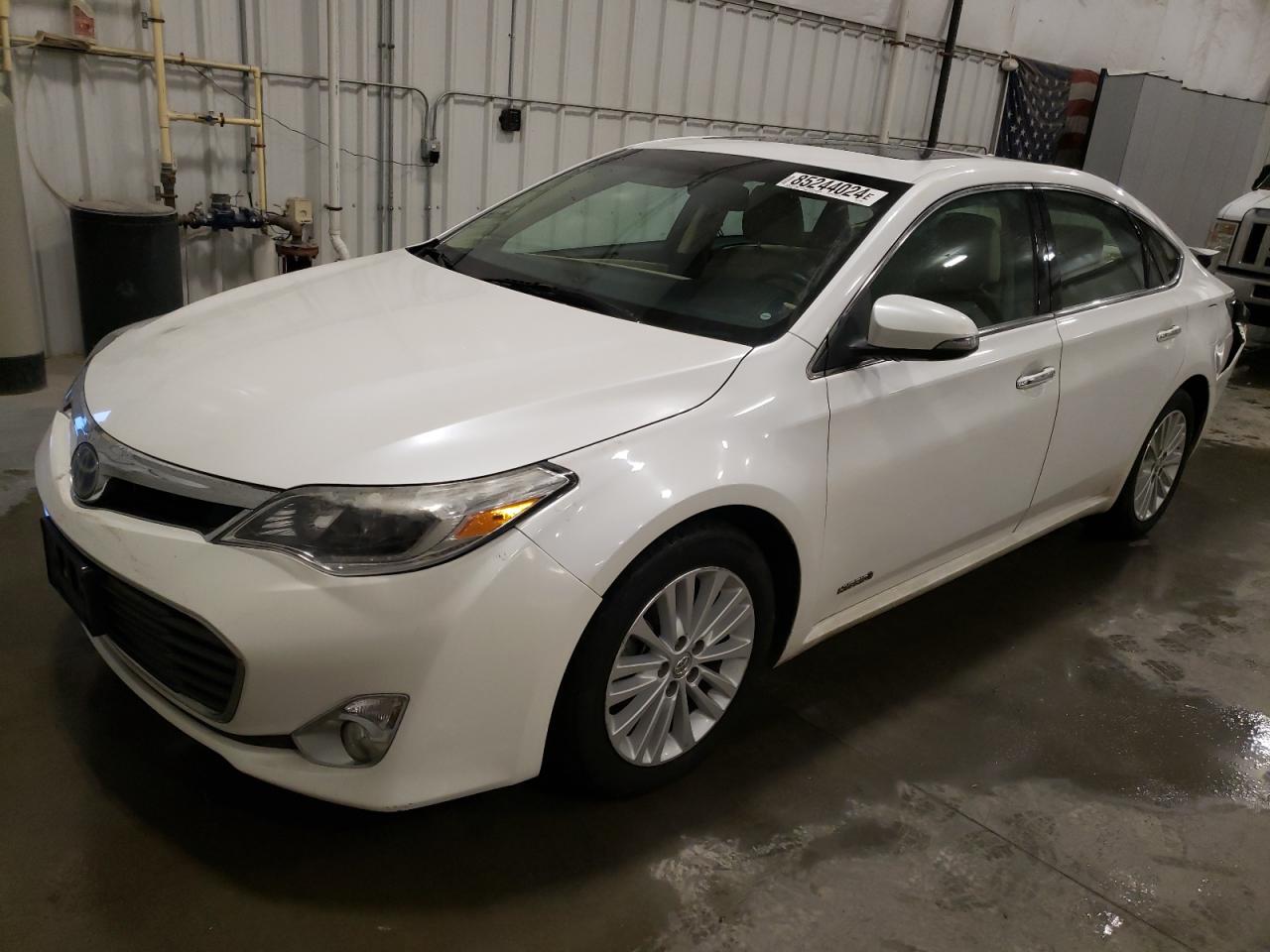TOYOTA AVALON HYB 2015