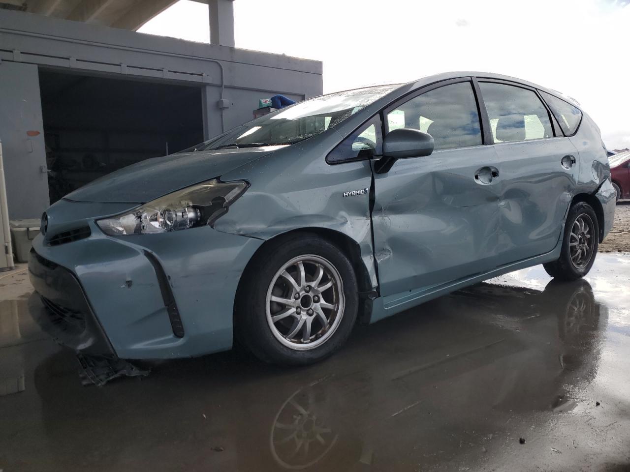 TOYOTA PRIUS V 2016