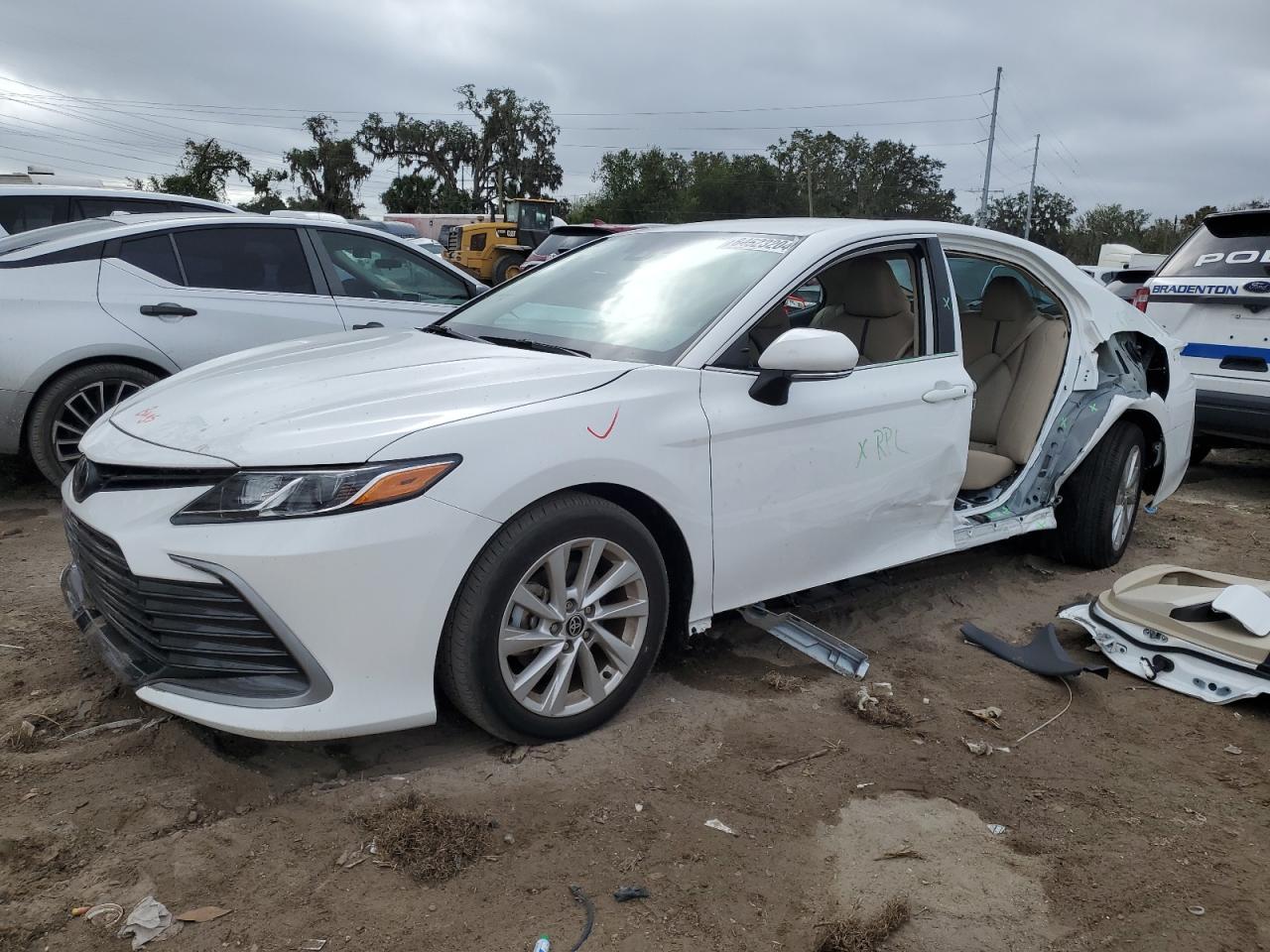 TOYOTA CAMRY LE 2024