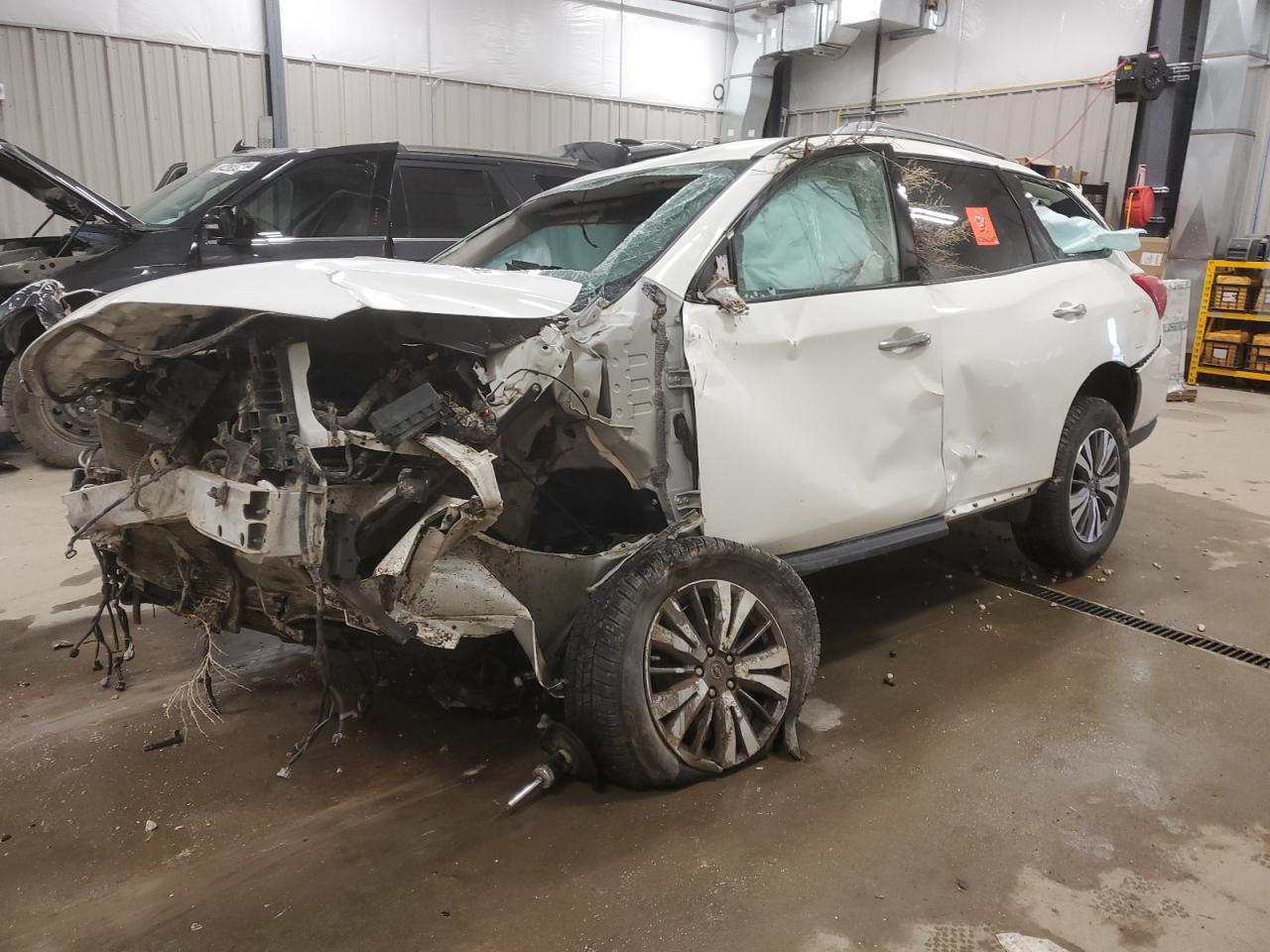 NISSAN PATHFINDER 2019