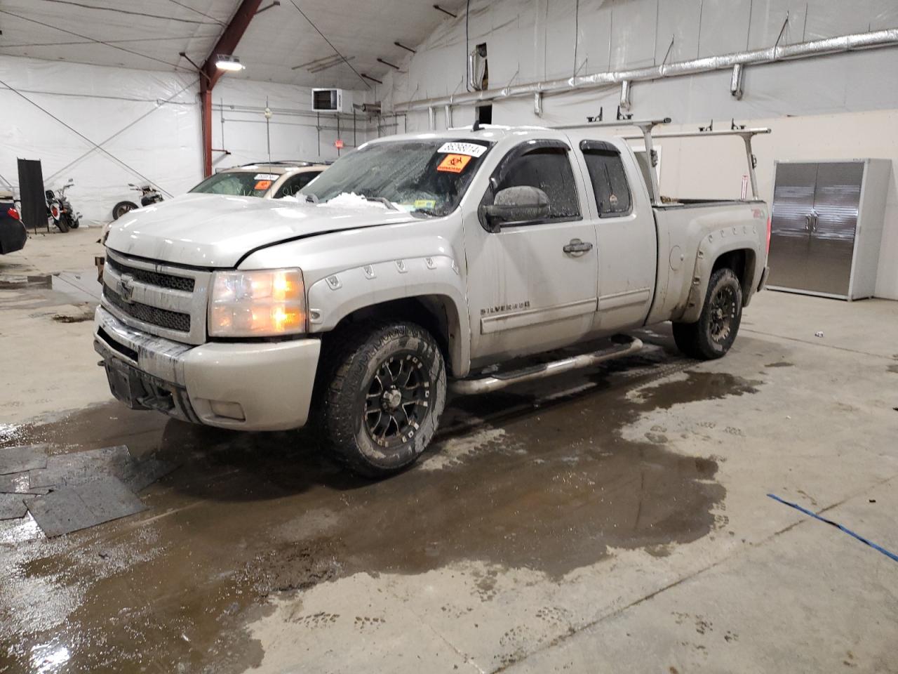 CHEVROLET SILVERADO 2011