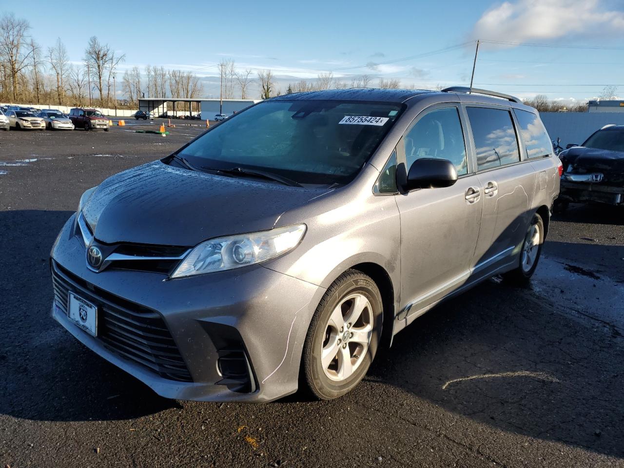 TOYOTA SIENNA LE 2018