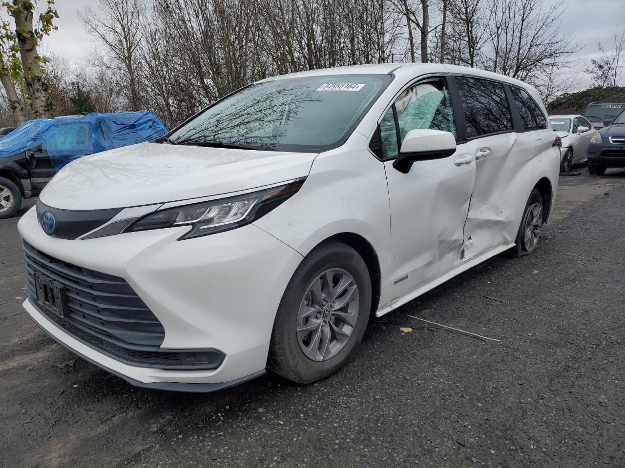 TOYOTA SIENNA LE 2021