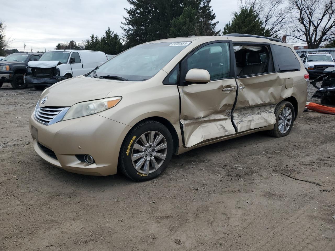 TOYOTA SIENNA XLE 2011