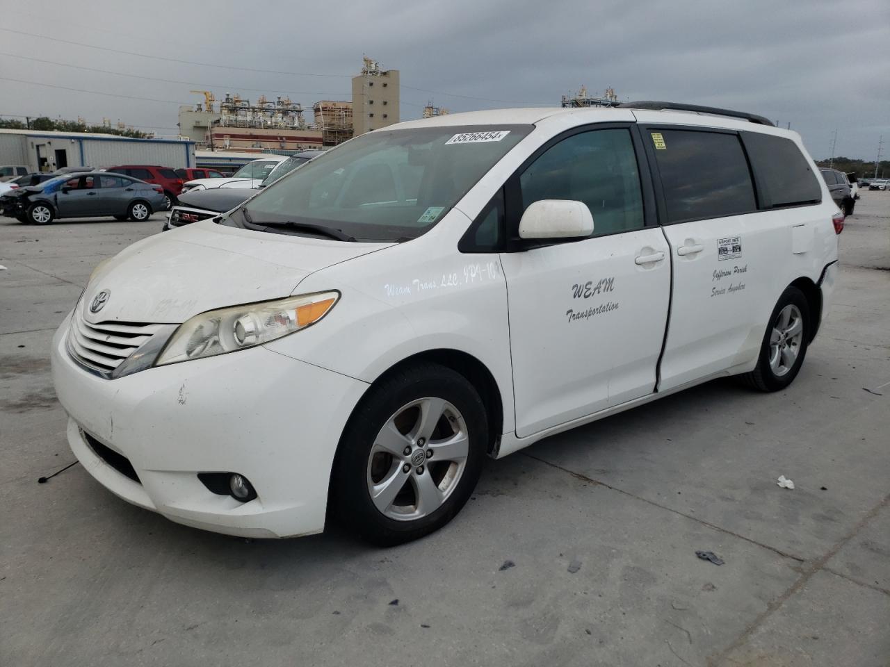 TOYOTA SIENNA LE 2015