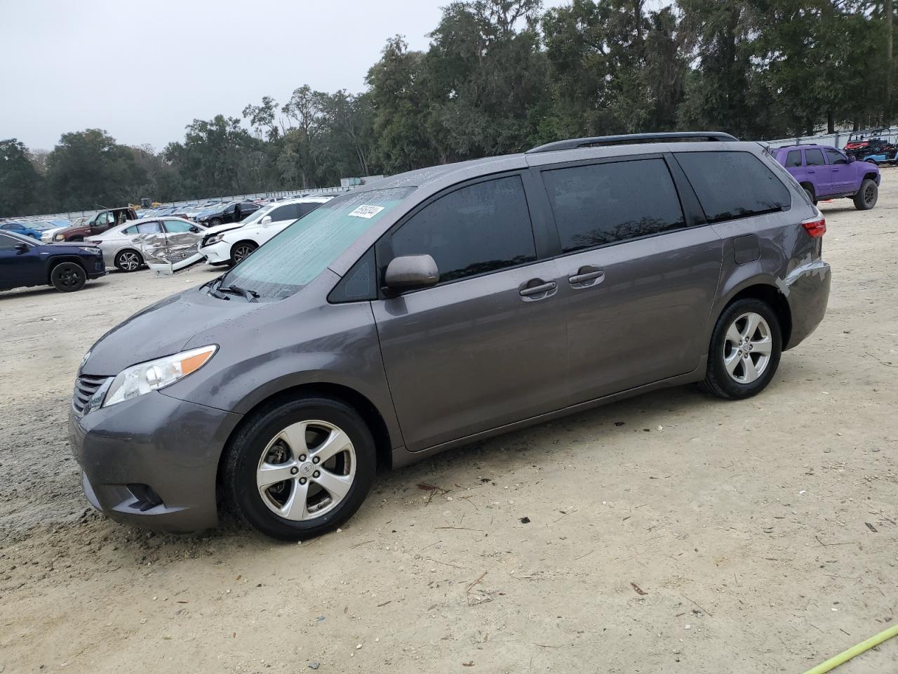 TOYOTA SIENNA LE 2015