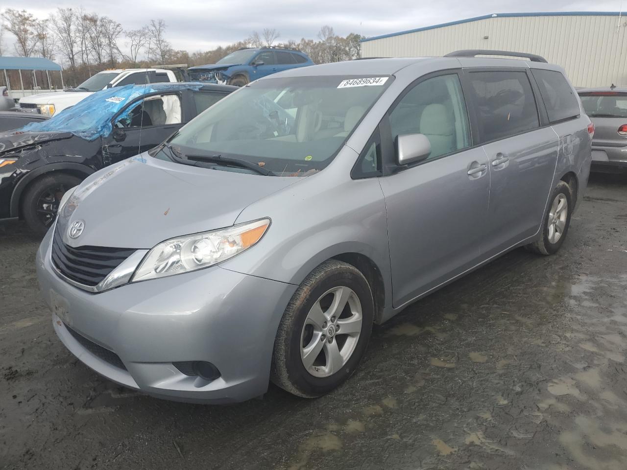 TOYOTA SIENNA LE 2012