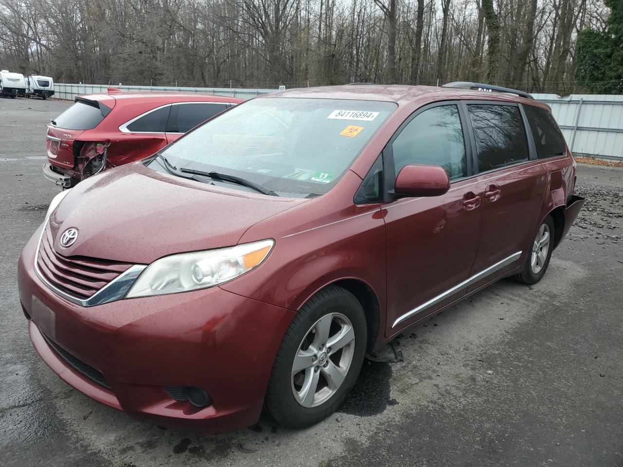 TOYOTA SIENNA LE 2016