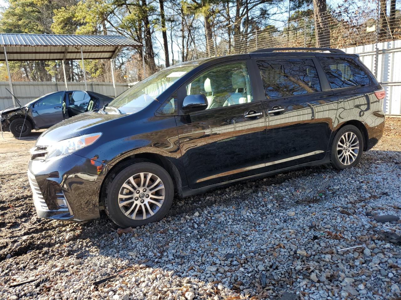 TOYOTA SIENNA XLE 2019